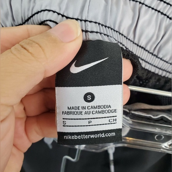 Nike Swim Trunks Mens Small size Black Shorts Swimwear Brief Lined Swoosh Beach - Picture 8 of 8